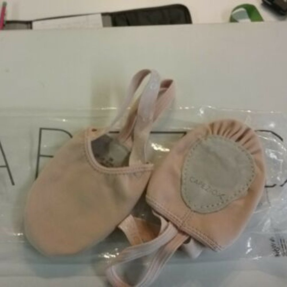 Capezio Pirouette II Canvas multiple sizes